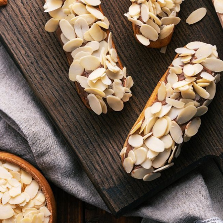 Миндальные лепестки бланшированные, толщина 0,5-0,7 мм | 100 - 250 гр., 1 кг. Миндальные лепестки бланшированные, толщина 0,5-0,7 мм | 100 - 250 гр., 1 кг.