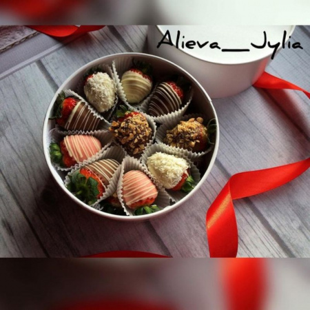 Коробка для выпечки круглая (шайба) 20•8 см Белая (окно, крышка+дно) Коробка для выпечки круглая (шайба) 20•8 см Белая (окно, крышка+дно)